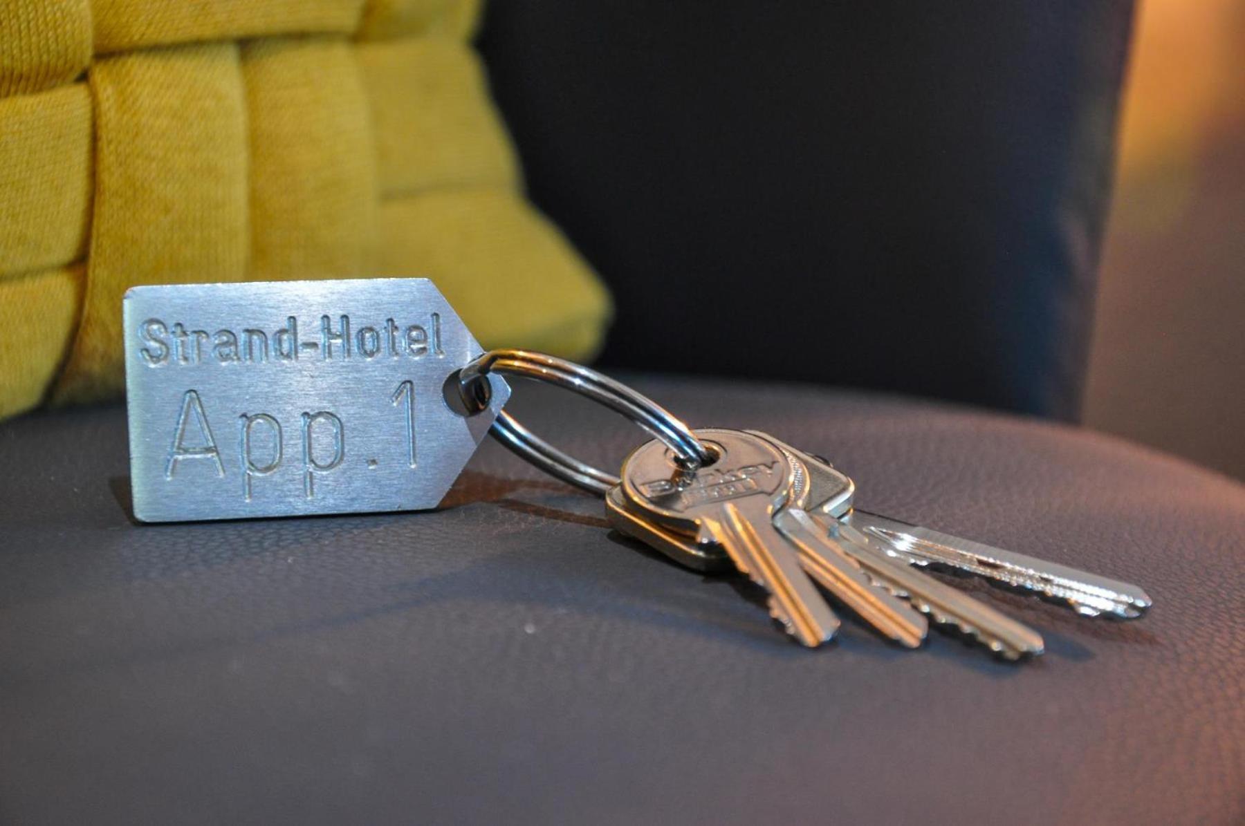 Strandhotel 1 Laboe Bagian luar foto